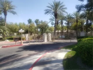 Photo #1: 2389542 Listing 