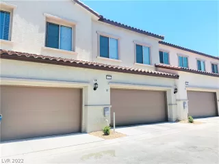 Photo #3: 2389545 Listing