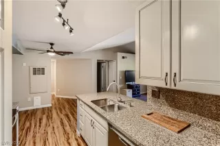 Photo #1: 2389548 Listing 