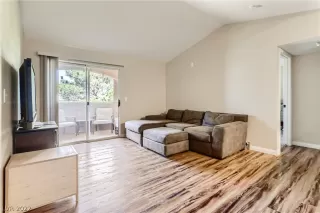 Photo #3: 2389548 Listing 