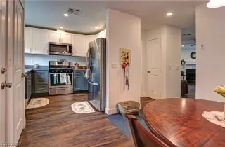 Photo #4: 2389573 Listing