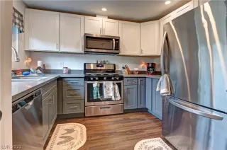 Photo #5: 2389573 Listing