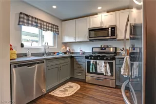 Photo #6: 2389573 Listing