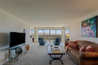 Photo #3: 2389576 Listing