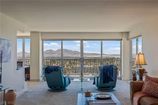 Photo #4: 2389576 Listing