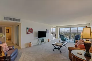 Photo #5: 2389576 Listing