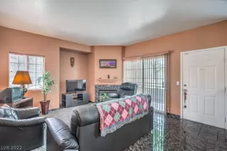 Photo #4: 2389582 Listing