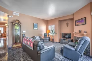 Photo #5: 2389582 Listing