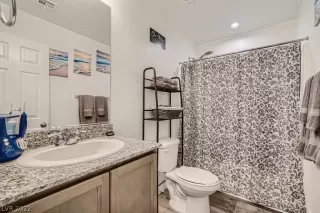 Photo #5: 2389585 Listing 