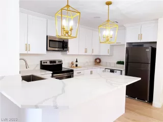 Photo #1: 2389606 Listing