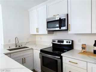 Photo #2: 2389606 Listing