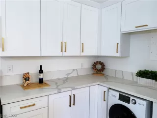 Photo #3: 2389606 Listing