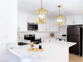 Photo #5: 2389606 Listing