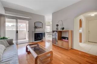 Photo #2: 2389607 Listing