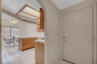 Photo #6: 2389607 Listing