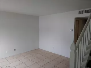 Photo #5: 2389610 Listing 