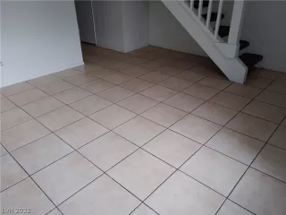 Photo #6: 2389610 Listing 