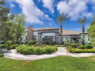 Photo #5: 2389635 Listing