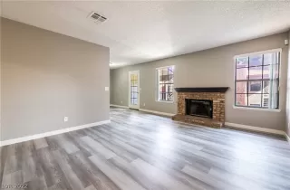 Photo #3: 2389715 Listing 