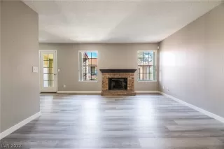 Photo #4: 2389715 Listing 