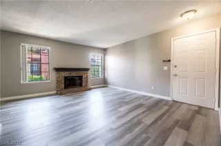 Photo #5: 2389715 Listing 