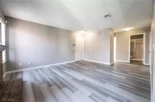 Photo #6: 2389715 Listing 