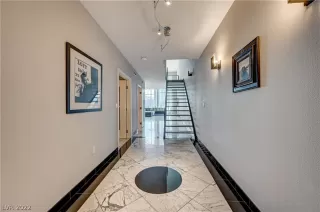 Photo #2: 2389727 Listing 