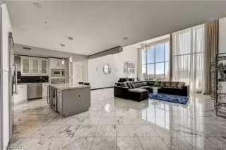 Photo #3: 2389727 Listing 