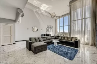 Photo #4: 2389727 Listing 