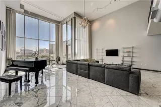 Photo #5: 2389727 Listing 