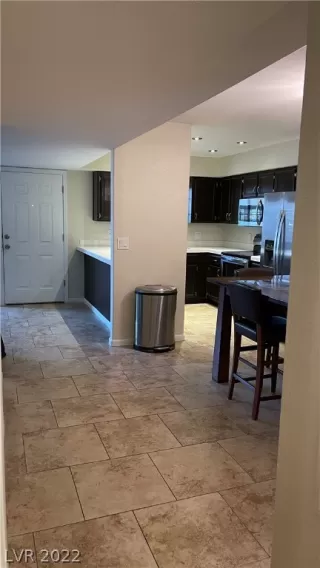 Photo #5: 2389731 Listing