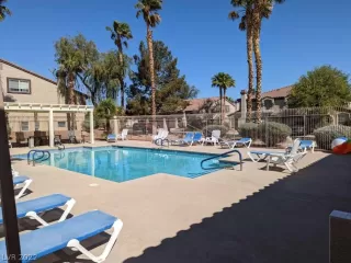 Photo #3: 2389742 Listing 