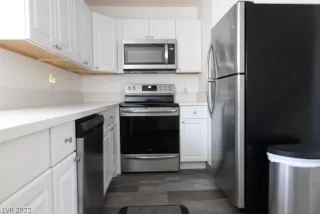 Photo #2: 2389752 Listing