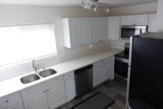 Photo #3: 2389752 Listing