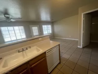 Photo #5: 2389754 Listing 