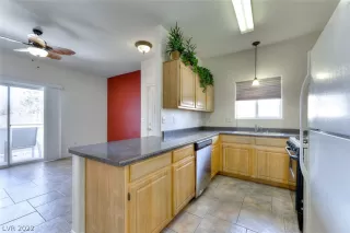 Photo #4: 2389780 Listing