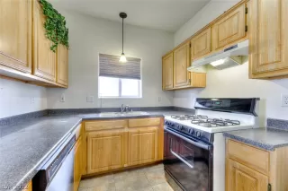 Photo #5: 2389780 Listing