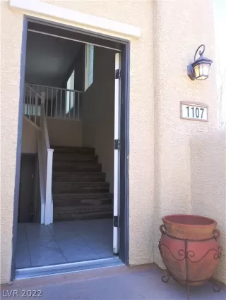 Photo #2: 2389785 Listing 