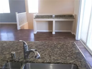 Photo #6: 2389785 Listing 