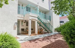 Photo #2: 2389790 Listing