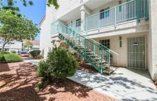 Photo #3: 2389790 Listing