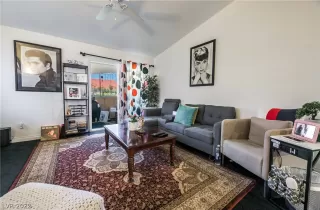 Photo #4: 2389790 Listing