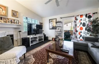 Photo #6: 2389790 Listing