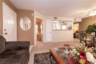 Photo #3: 2389819 Listing