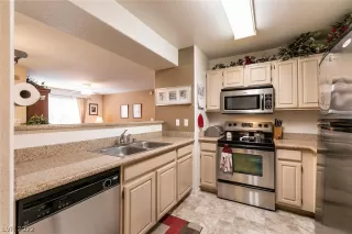 Photo #5: 2389819 Listing