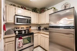 Photo #6: 2389819 Listing