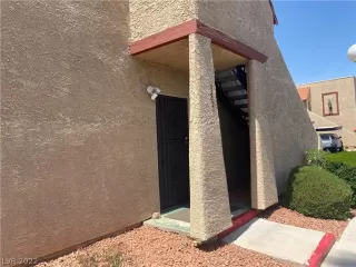 Photo #4: 2389822 Listing