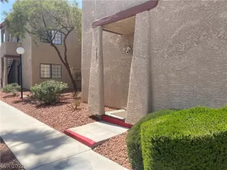 Photo #5: 2389822 Listing