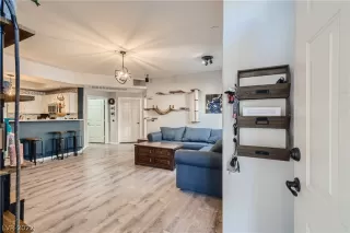 Photo #1: 2389845 Listing 