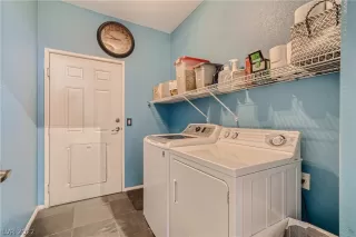 Photo #4: 2389845 Listing 